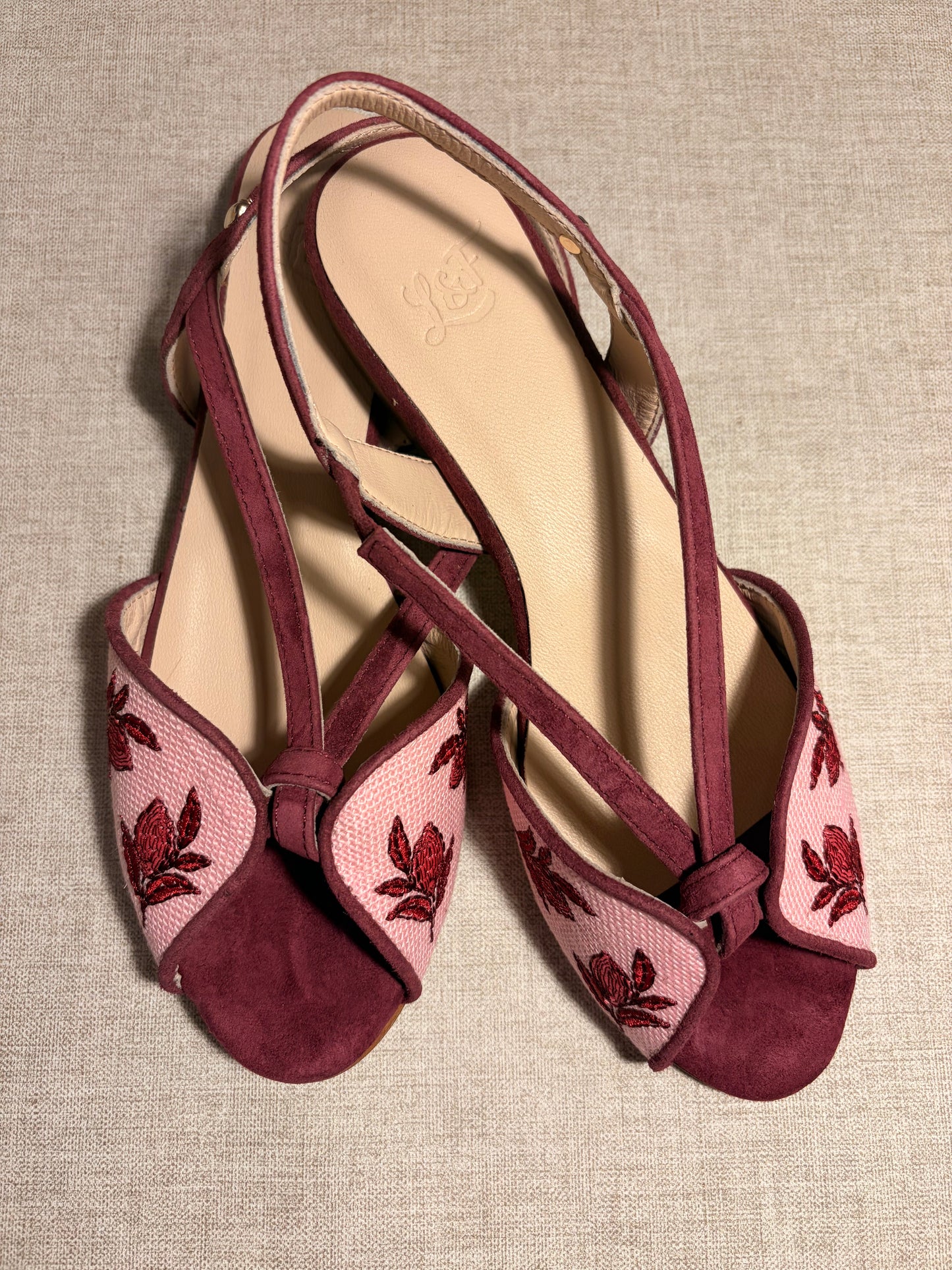 MAGNOLIA BURDEOS