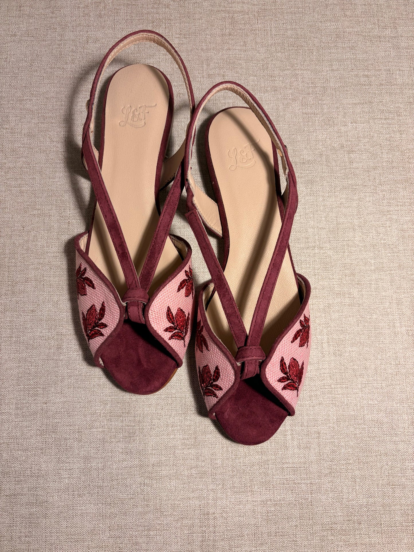 MAGNOLIA BURDEOS